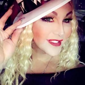 Meet your Posher, Tia